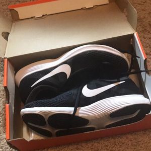 Nike Tennis Shoes